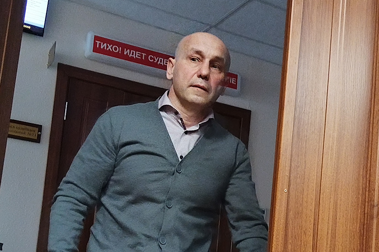    Администрации КирМоса, по словам Батталова, было выделено всего 9 машин — на них ездили глава, его заместители, начальники отделов. Все это строго регламентировано документами, указал Батталов.   
Фото: Анастасия Гусева