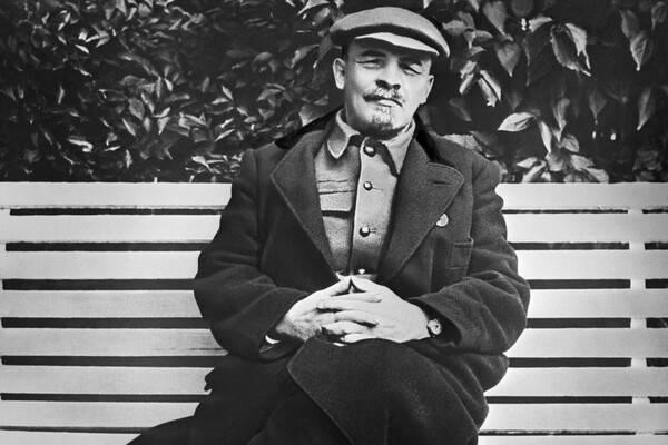     Владимир Ленин на отдыхе в Горках, Московская область, 1922 год / ТАСС