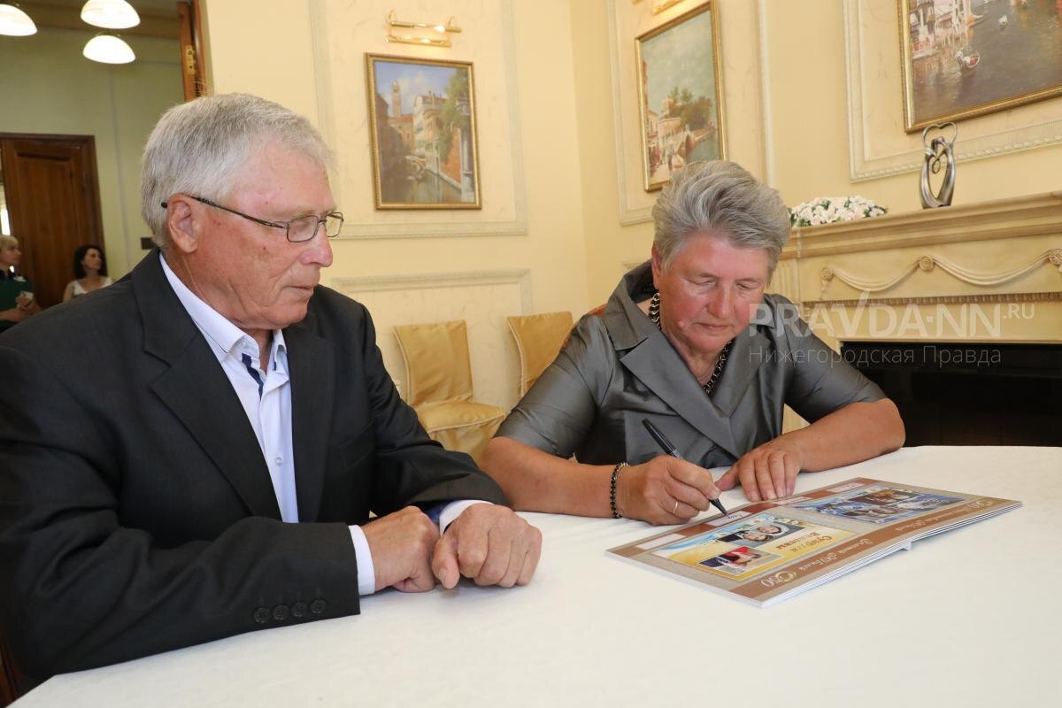    Больше всего выплат с начала этого года получили пары, отметившие \