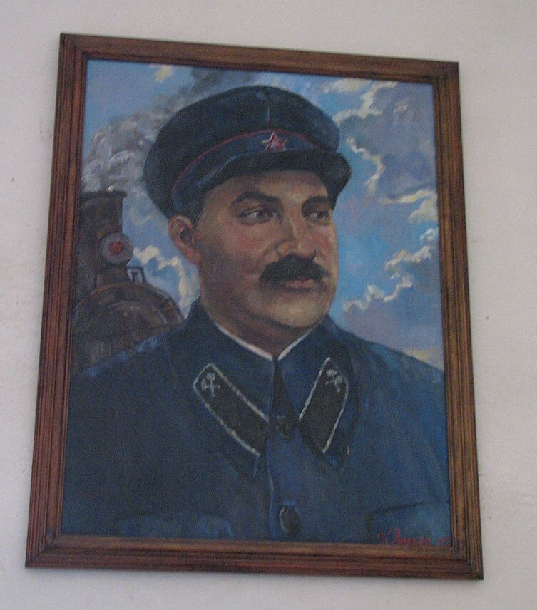 Портрет Наркома путей сообщения СССР Л.М. Кагановича из собрания Переяславского железнодорожного музея. Фото из семейного архива.