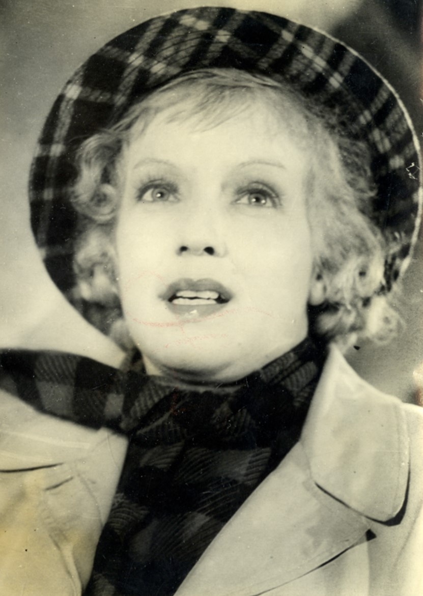 М. А. Ладынина в кинофильме режиссера И. А. Пырьева «В шесть часов вечера после войны». Мосфильм. Москва, 1944 г.