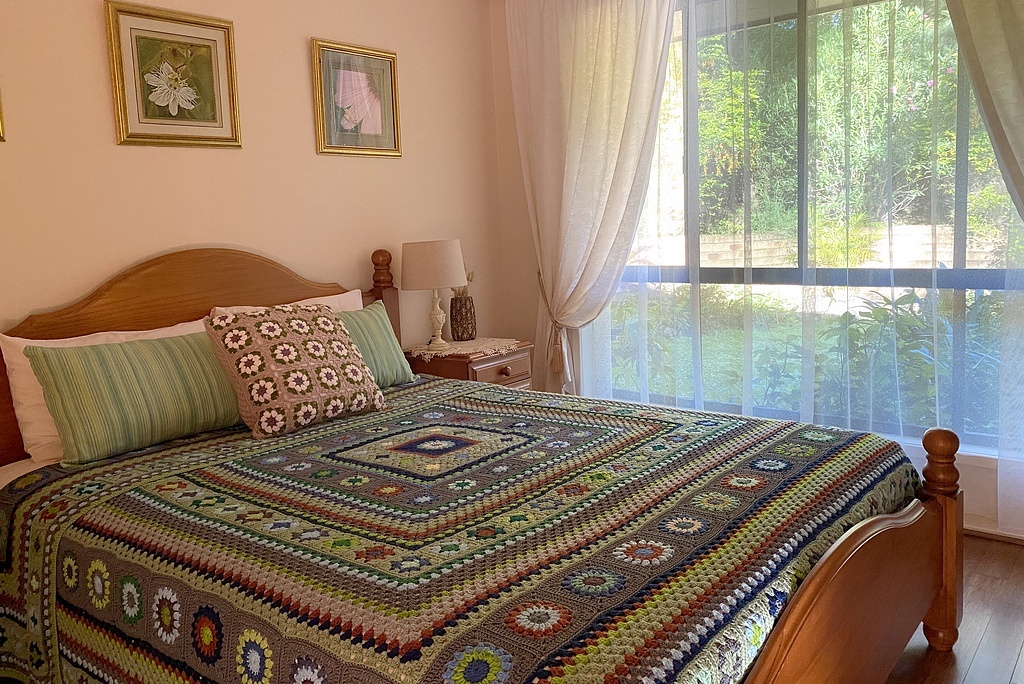 Новый тюль в спальне, фото (как и следующие) из домашнего архива