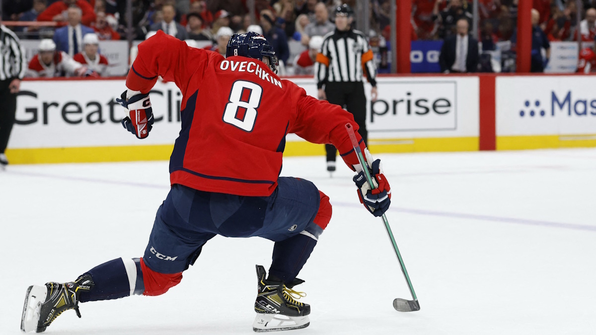    Александр Овечкин в матче против "Монреаля" 22 апреля 2025 года задавал тон. Фото: REUTERS
