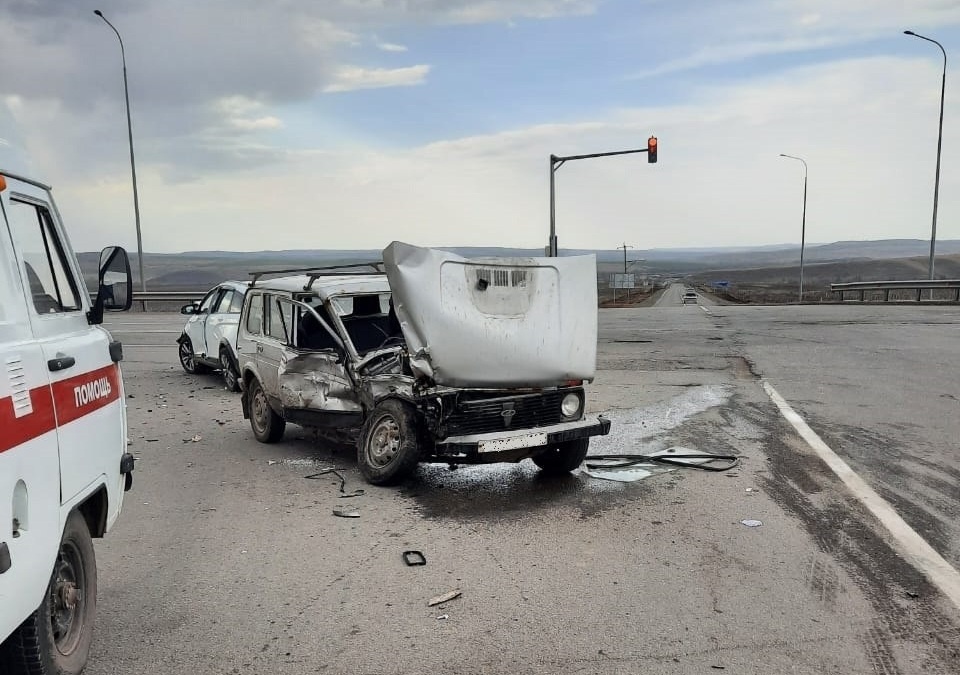    Четыре человека пострадали при столкновении автомобилей в Северном районе Оренбуржье