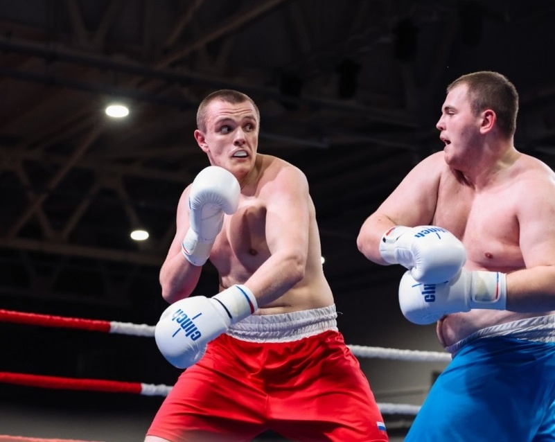 Бой Александра Медведя против Владислава Попова