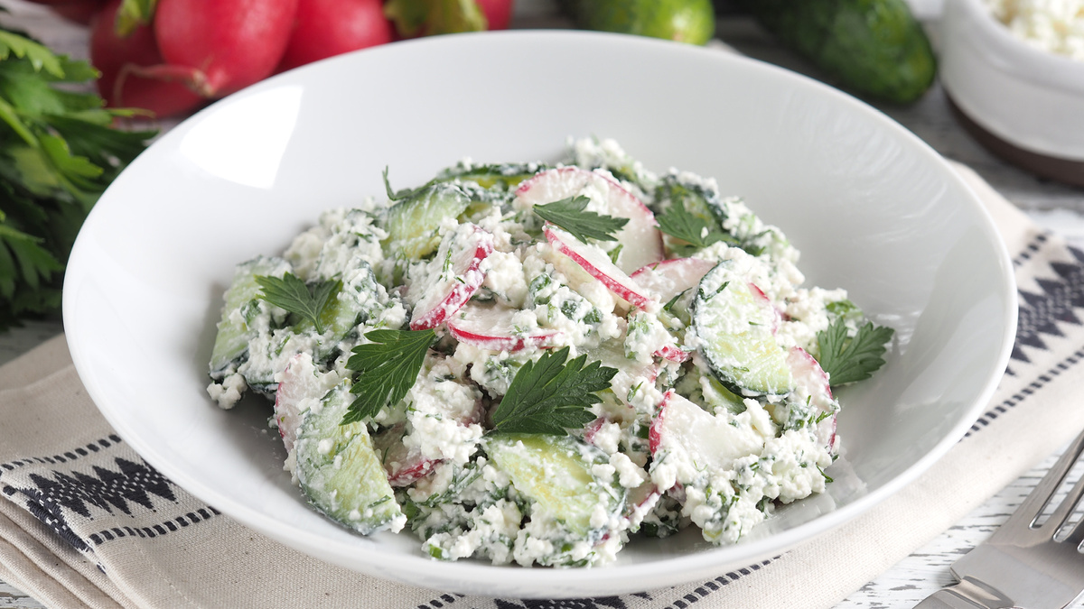 Салат с творогом