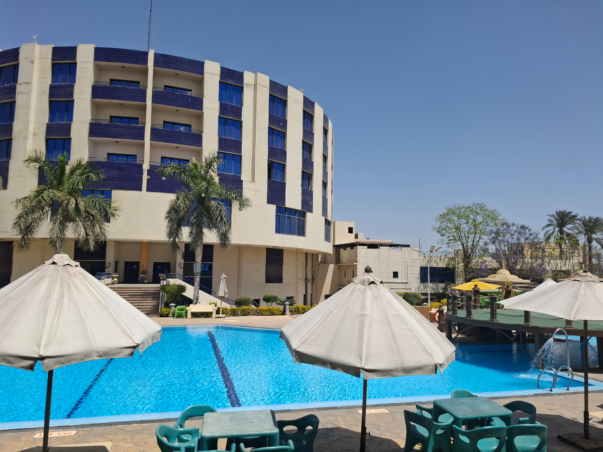 С трассы виден лишь этот корпус, выглядит он совсем просто, но внутри большая территория