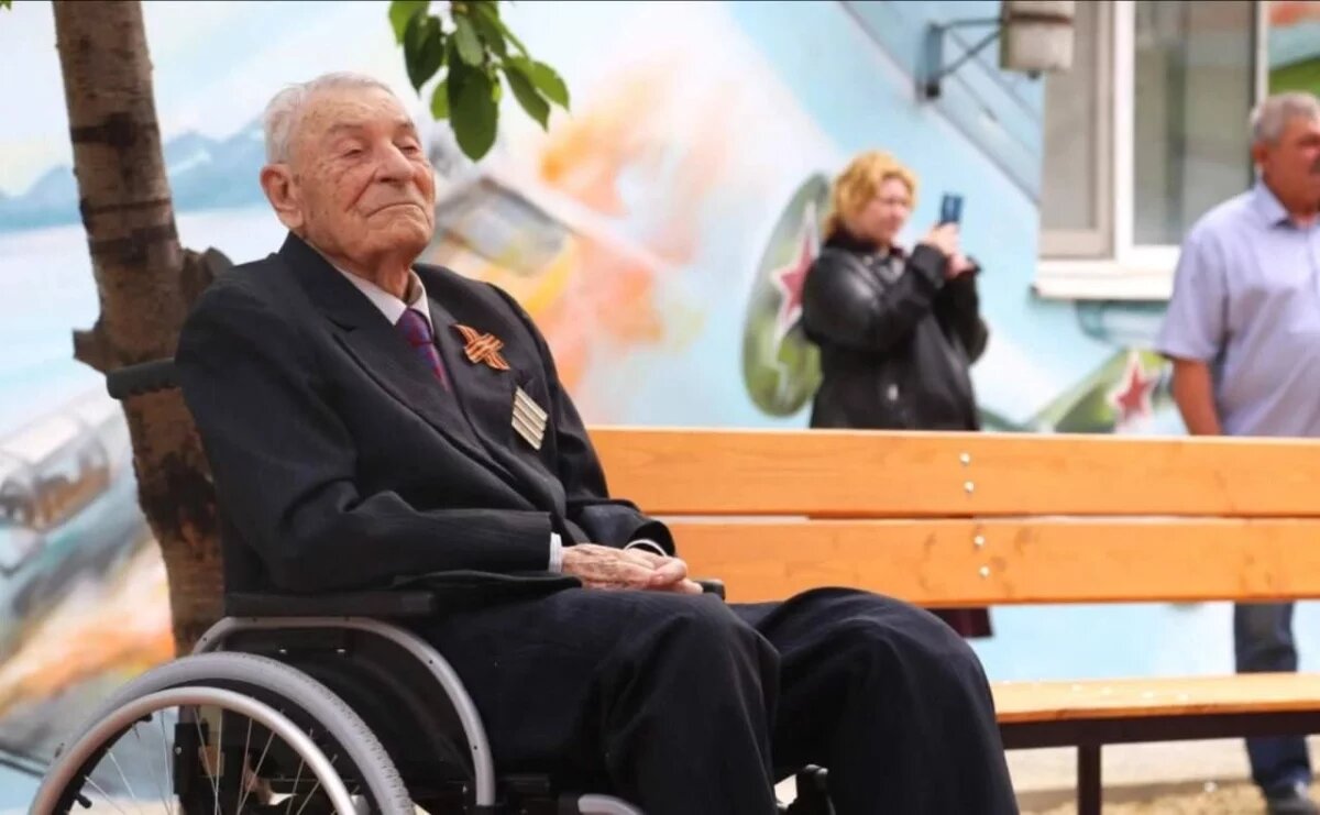    Губернатор Кубани поздравил со столетним юбилеем ветерана из Анапы