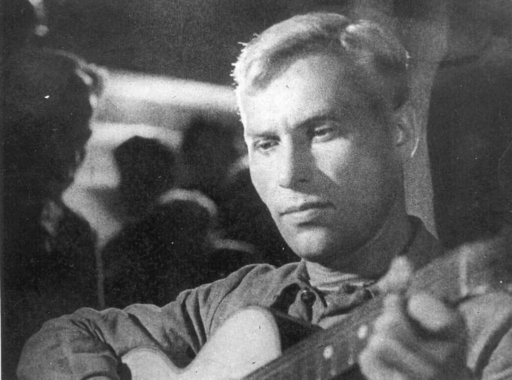 Марк Бернес - Темная ночь... взята из интернета.