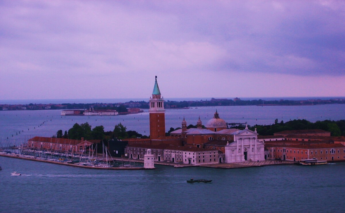 Кто побывал в Италии, сразу догадается, это конечно очаровательная Венеция