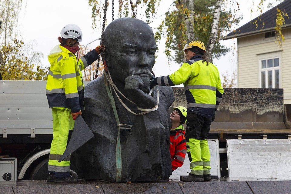    В советский период к Ленину финны относились с пиететом, считая его фактически отцом финской независимости. После распада СССР акценты сместили на критику советского строя GLOBAL LOOK PRESS