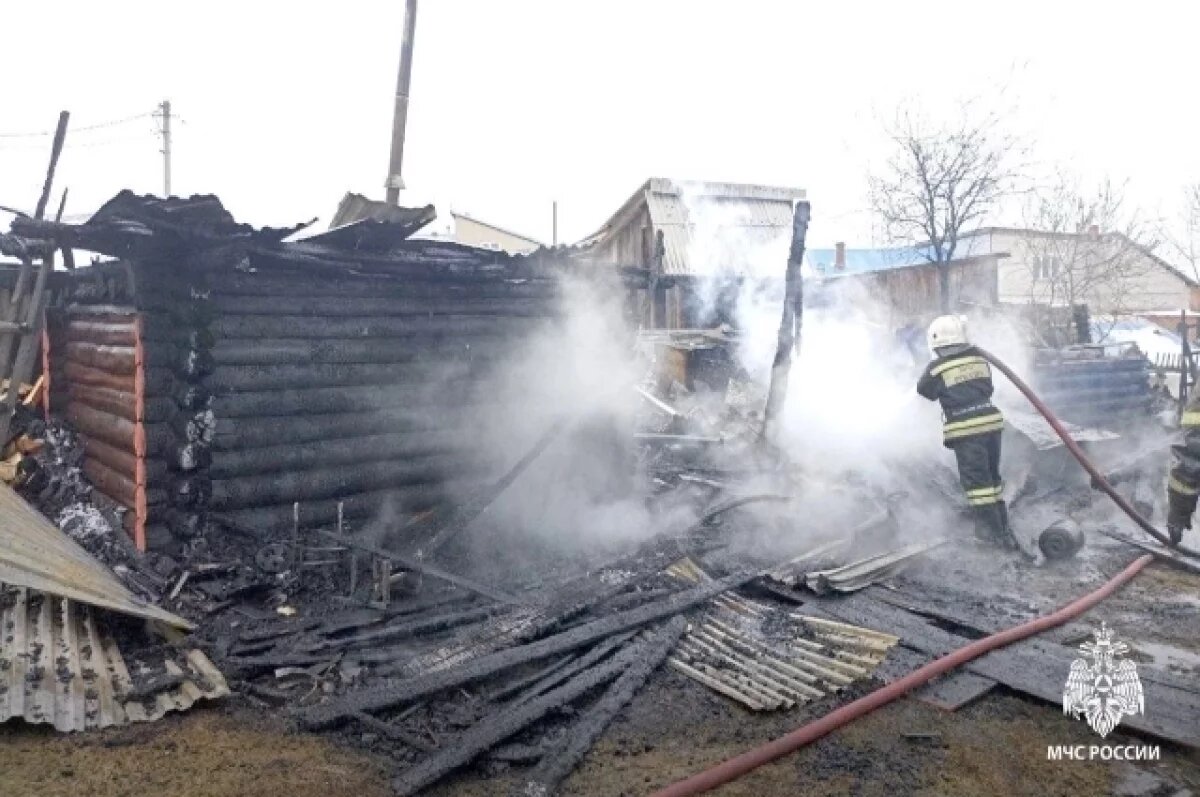   Баня и нежилой дом были потушены в Томской области за сутки