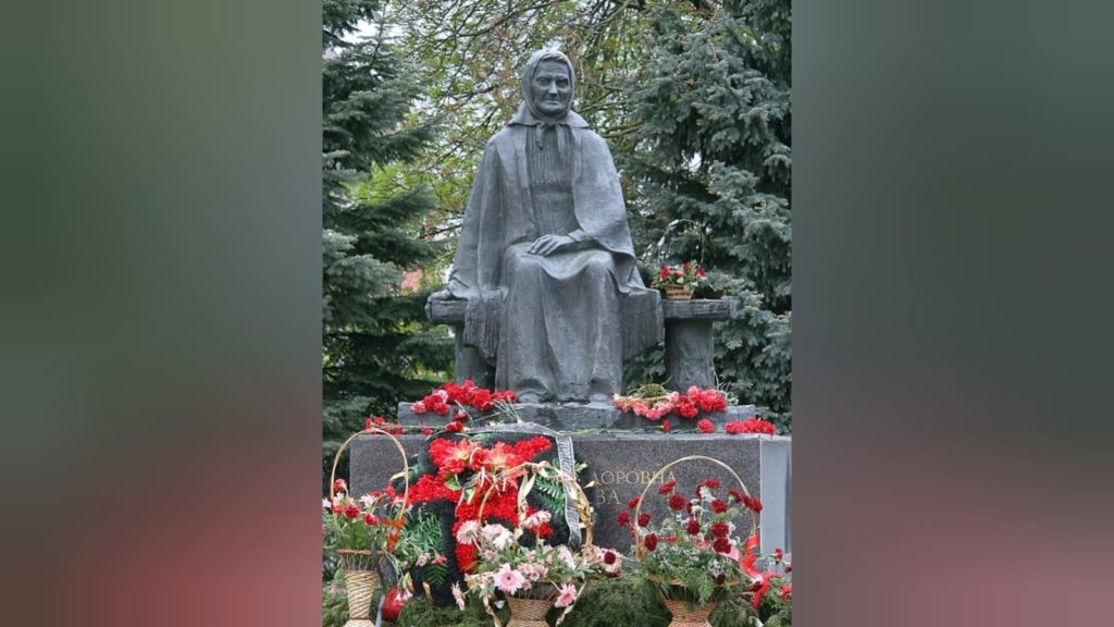     Так выглядел монумент Мать 9 мая 2007 года. Фото Архипа Ларченко Знамя Труда