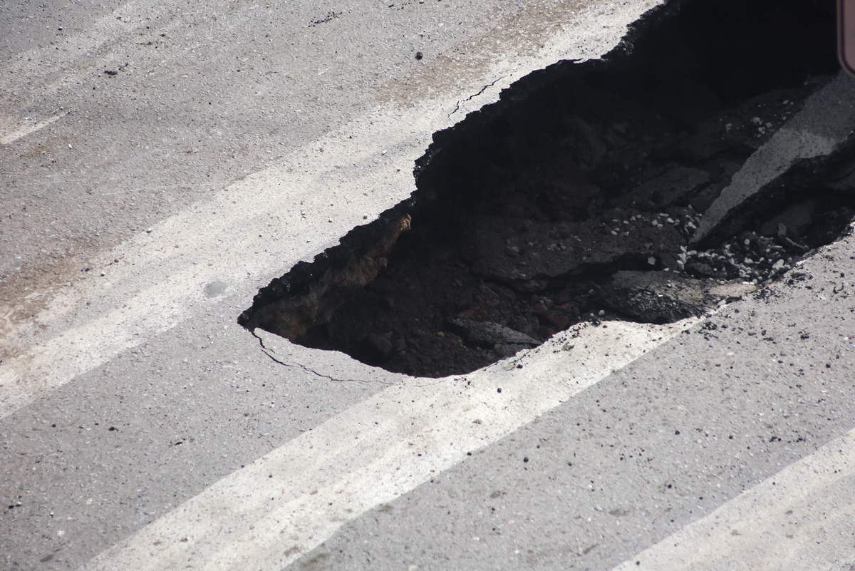 Обрушение уже началось.  Фото: Фото: ФедералПресс / Елена Майорова