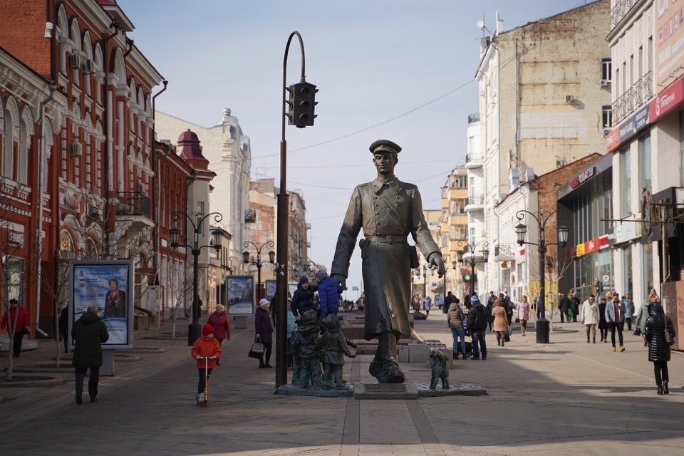    Одним из самых ярких памятников Зураба Церетели в Самаре является скульптура «Дядя Степа — милиционер». Светлана МАКОВЕЕВА