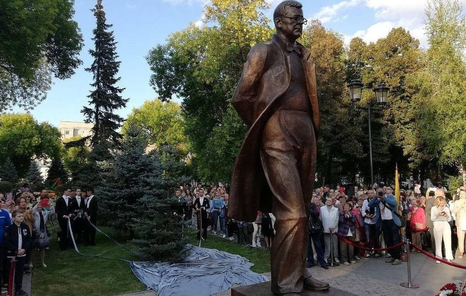    Памятник посвящен великому российскому композитору Дмитрию Шостаковичу. Фото: правительство Самарской области.