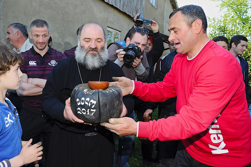 Перед началом игры в грузинском селе, из открытых источников в Сети