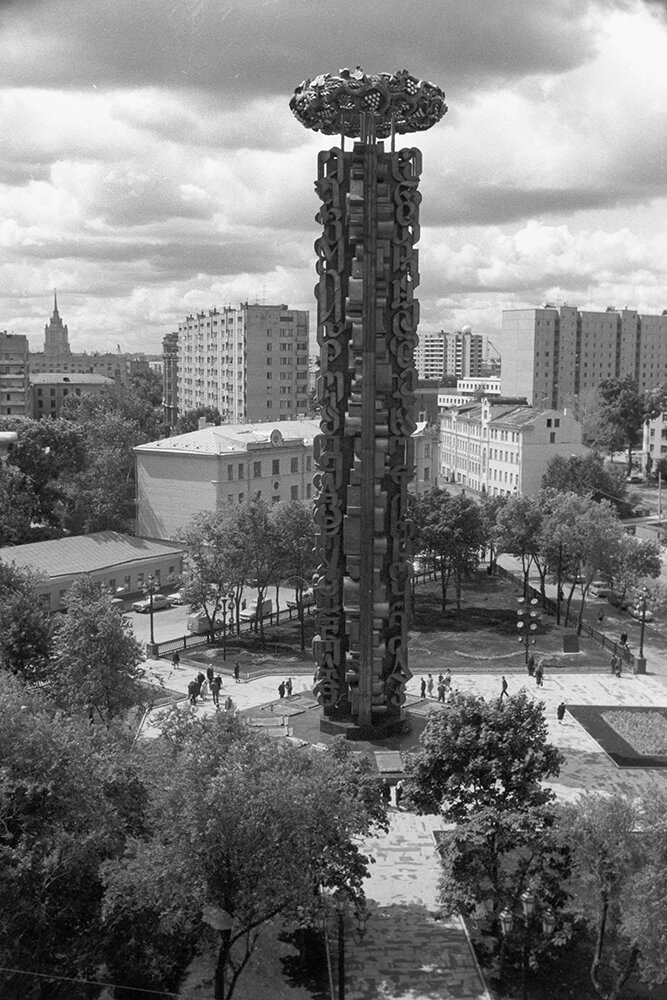    Монумент в честь 200-летия воссоединения Грузии с Россией. Фото:  РИА Новости/ Чириков