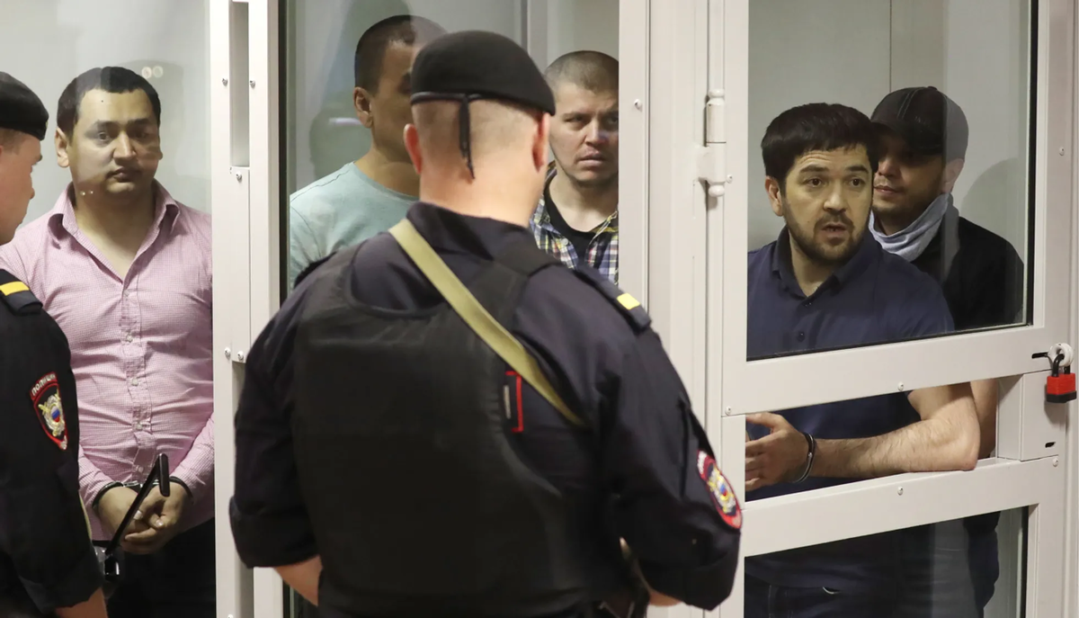 Участники «банды ГТА» слушают приговор в Московском областном суде, 9 августа 2018 года