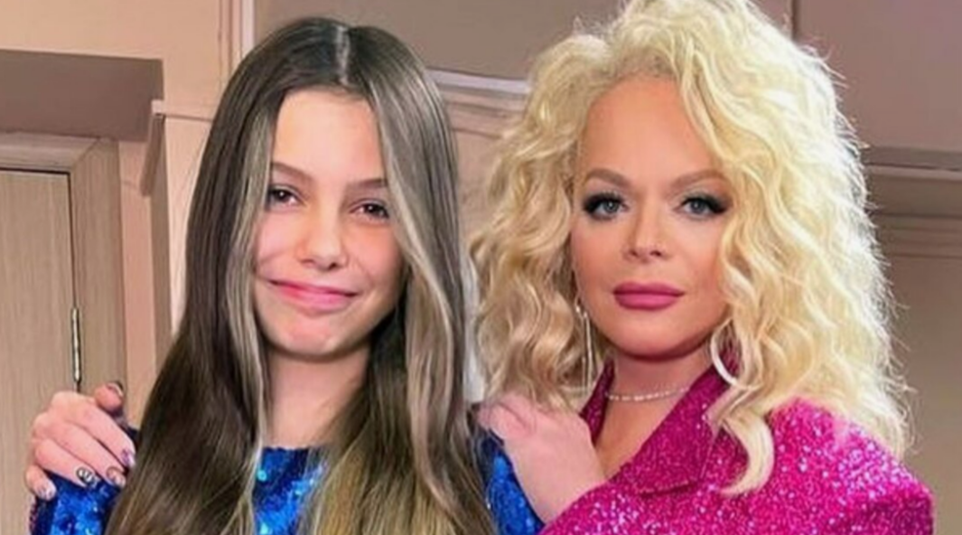 Лариса Долина с внучкой