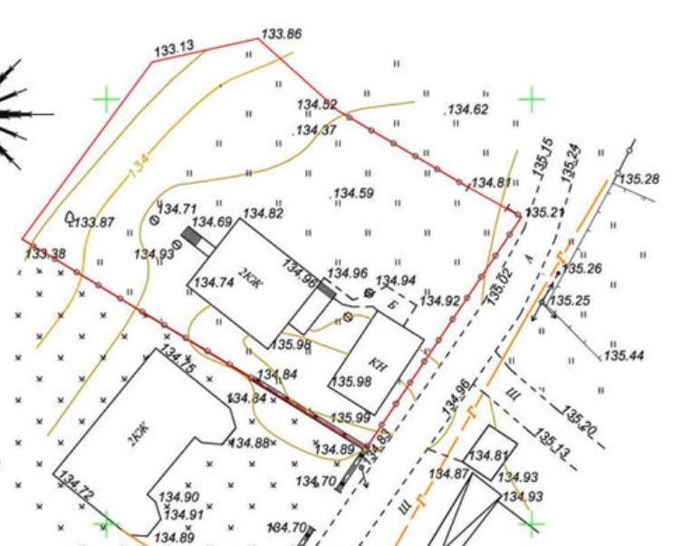 Пример топографической съемки. Здесь виден перепад участка, где проходит газ и другие коммуникации.