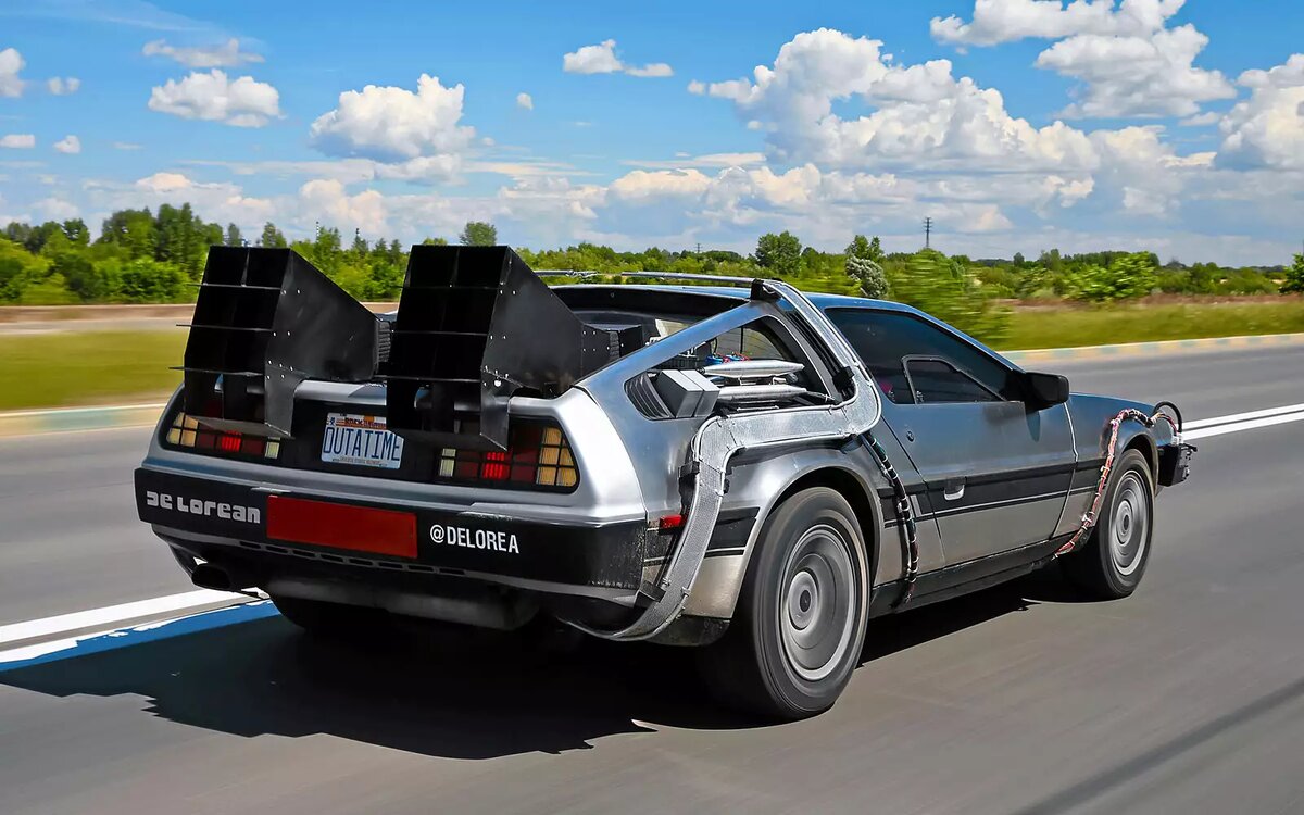 DeLorean DMC-12
