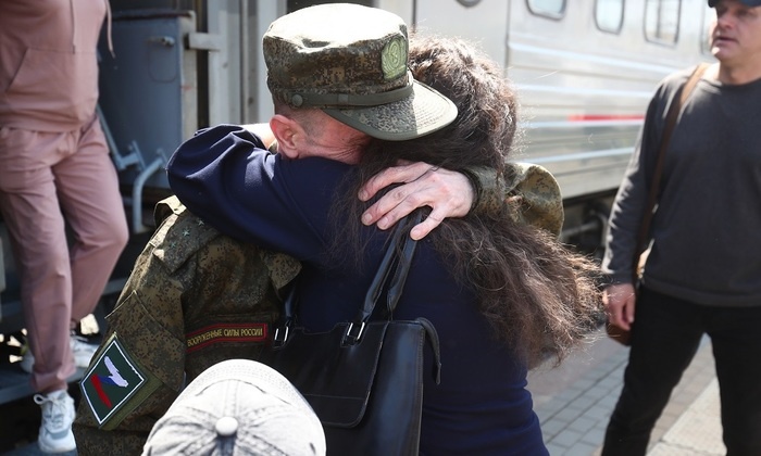    Пришел солдат с фронта