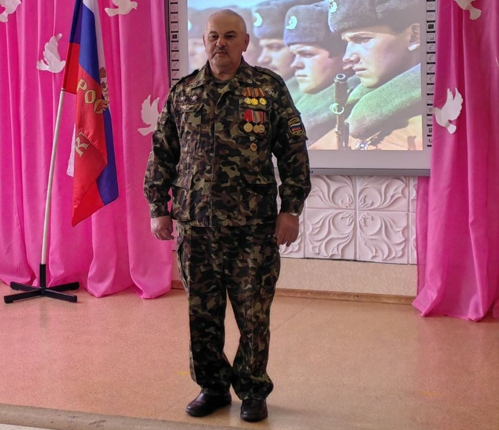    Пришел солдат с фронта