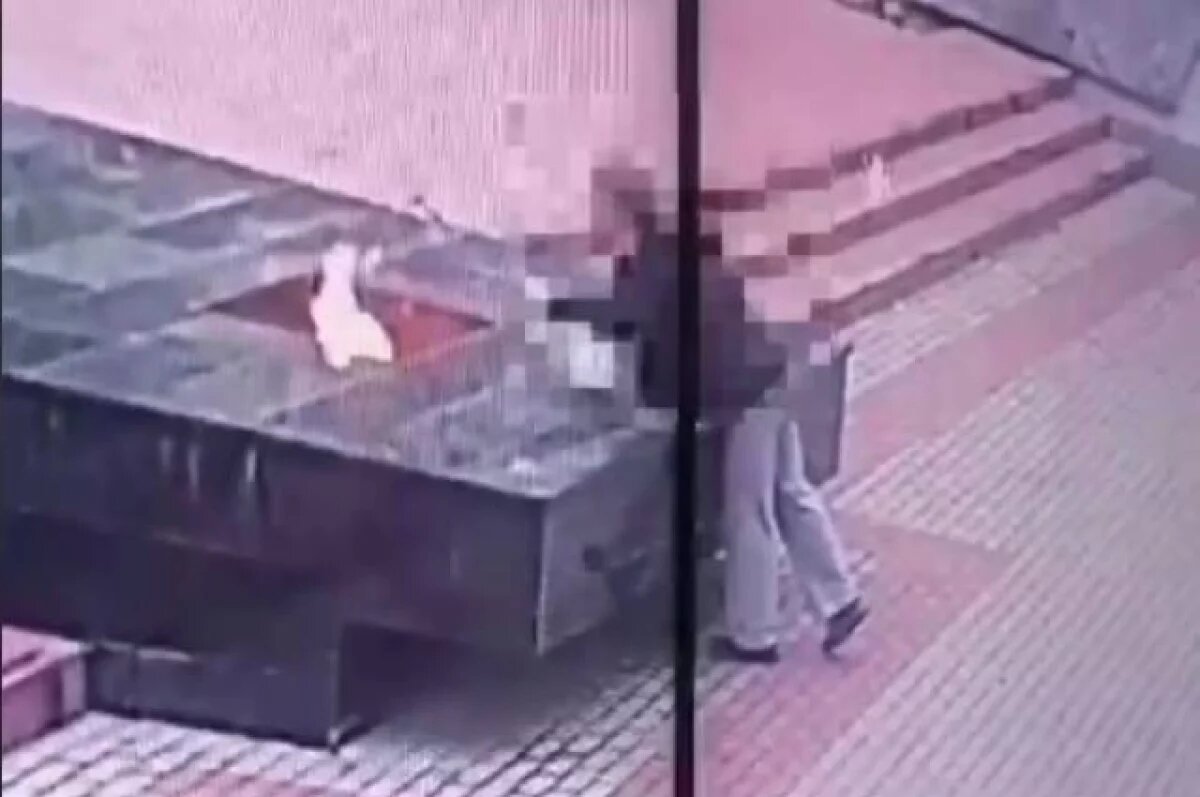    В Кореновске установили личность девочки, поджигающей ветки от Вечного огня