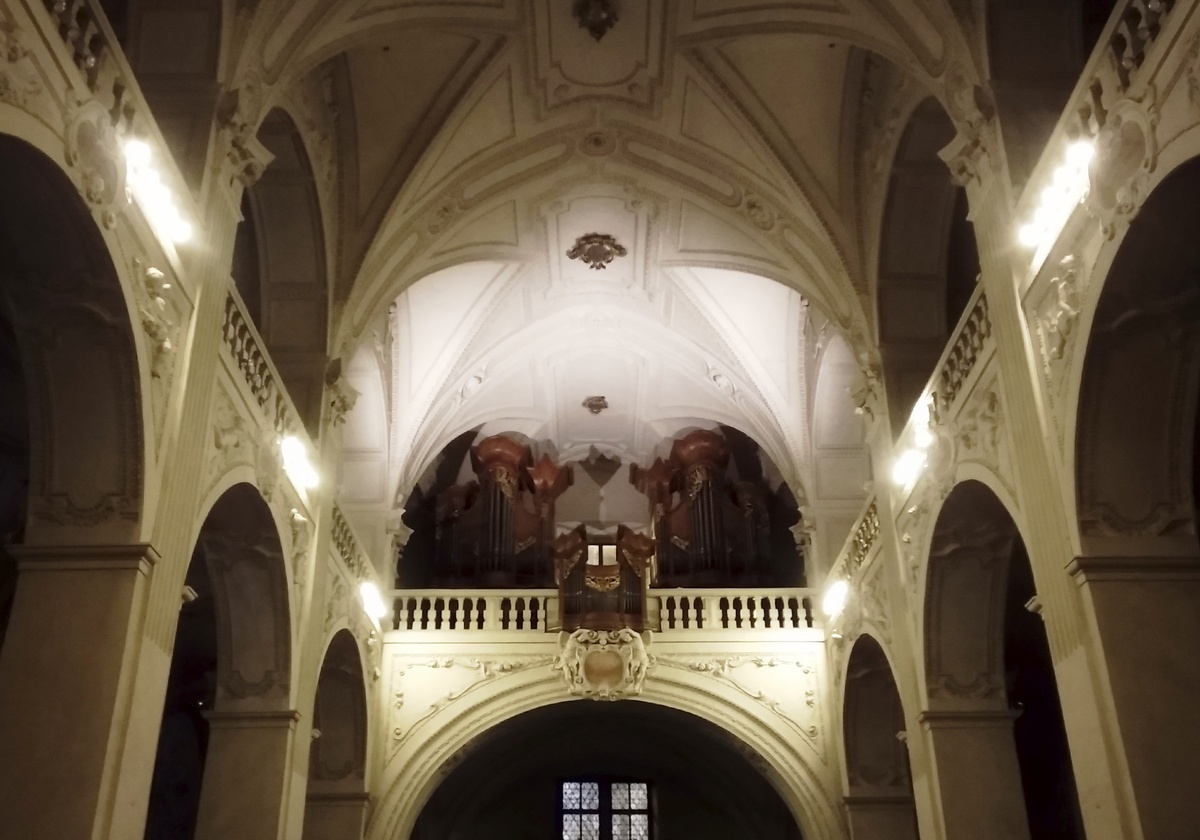 Орган 18 века на верхнем ярусе в костёле св. Сальватора