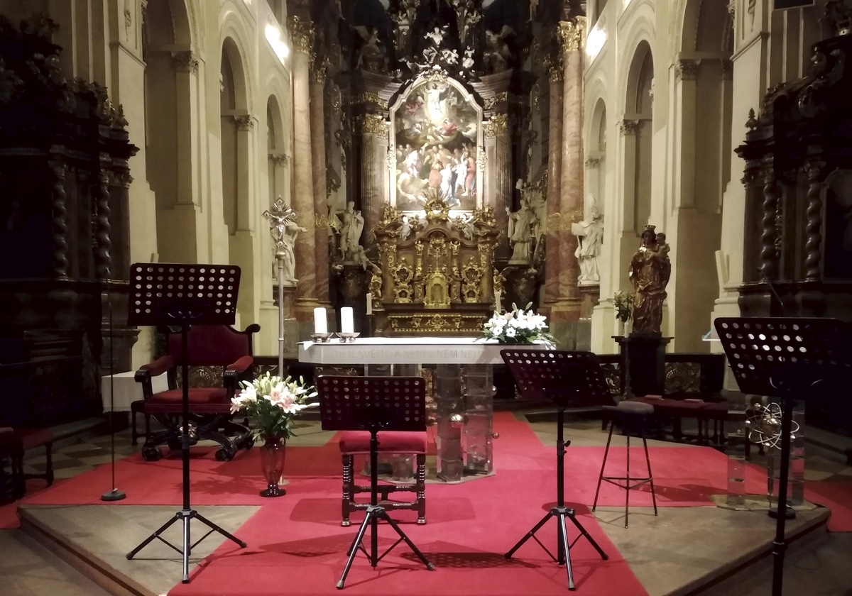 Подготовили площадку для выступления под самым куполом