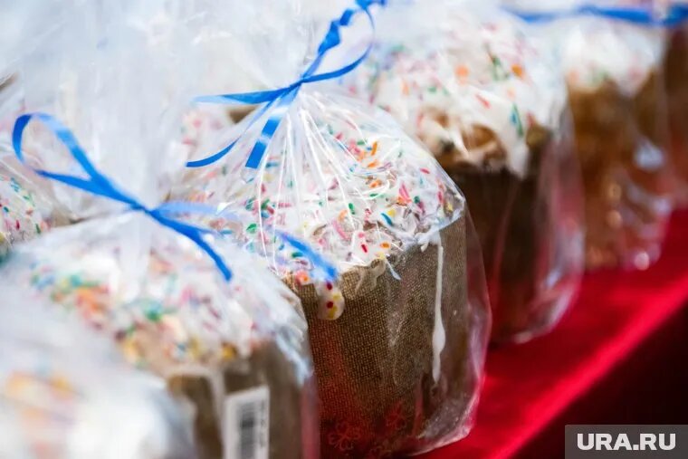 Куличи можно купить меньше, чем за 20 рублей. Фото: Илья Московец © URA.RU