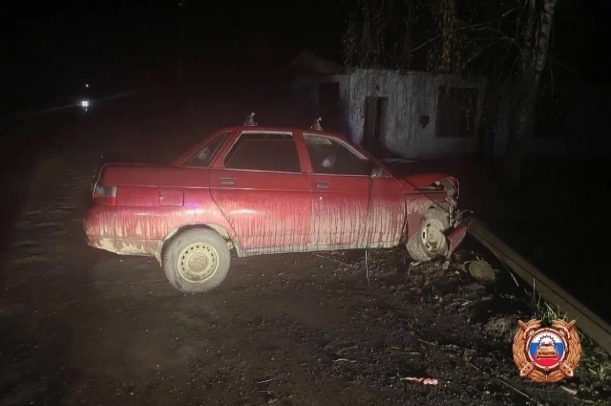    В Бежецком округе пьяная женщина на ВАЗе врезалась в опору ЛЭП