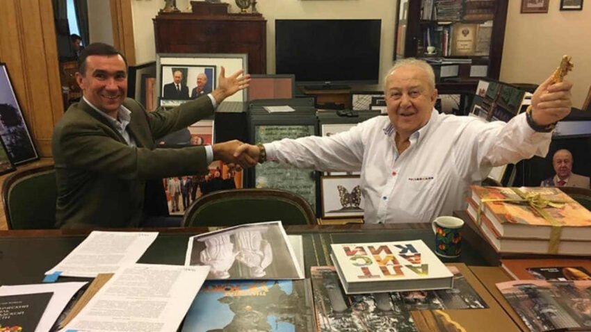    Страница Евгения Хамина.