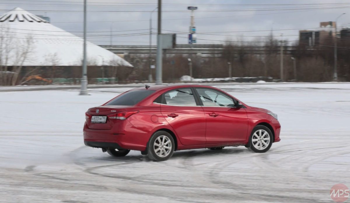 Changan Alsvin можно купить дешевле 1,7 млн рублей. Лично я узнавал в салоне у дилера, что автомобиль сегодня (со скидками и спецпредложениями) реально приобрести примерно за 1,3-1,4 млн рублей!
