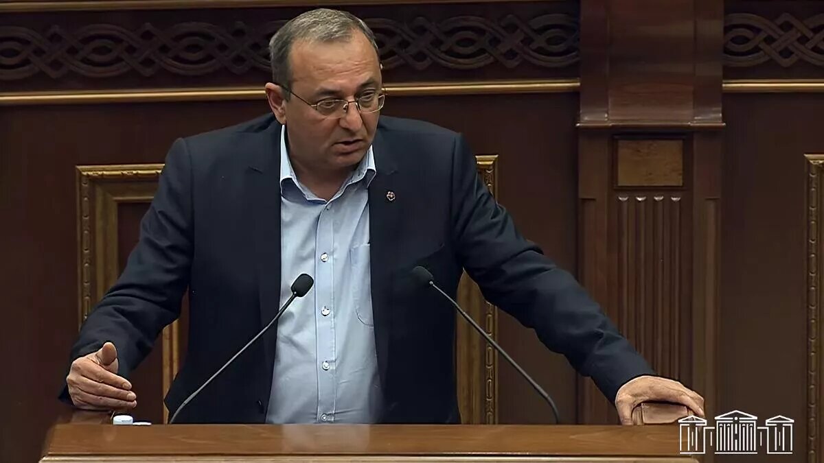 © Photo : press office of the Parliament of Armenia