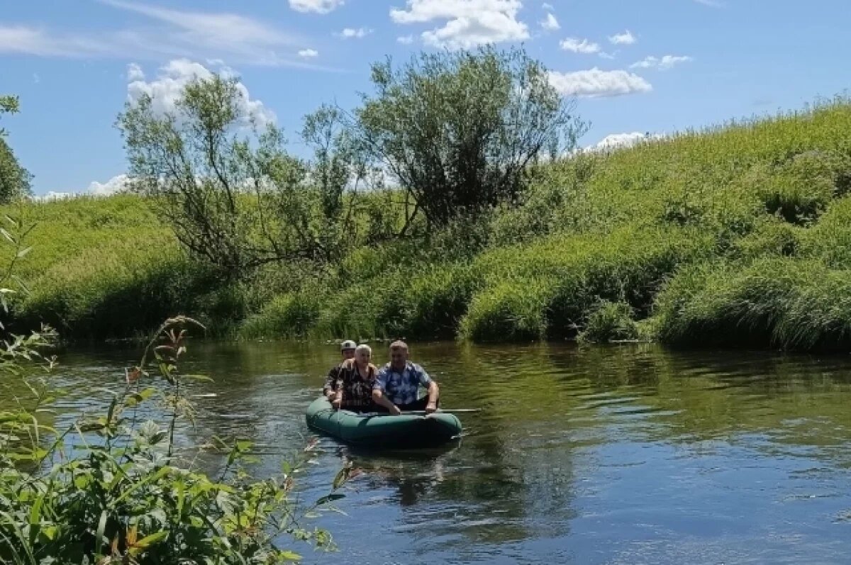    К кладбищу близ деревни Морозово Нелидовского округа можно добраться только через реку на лодке либо вброд.