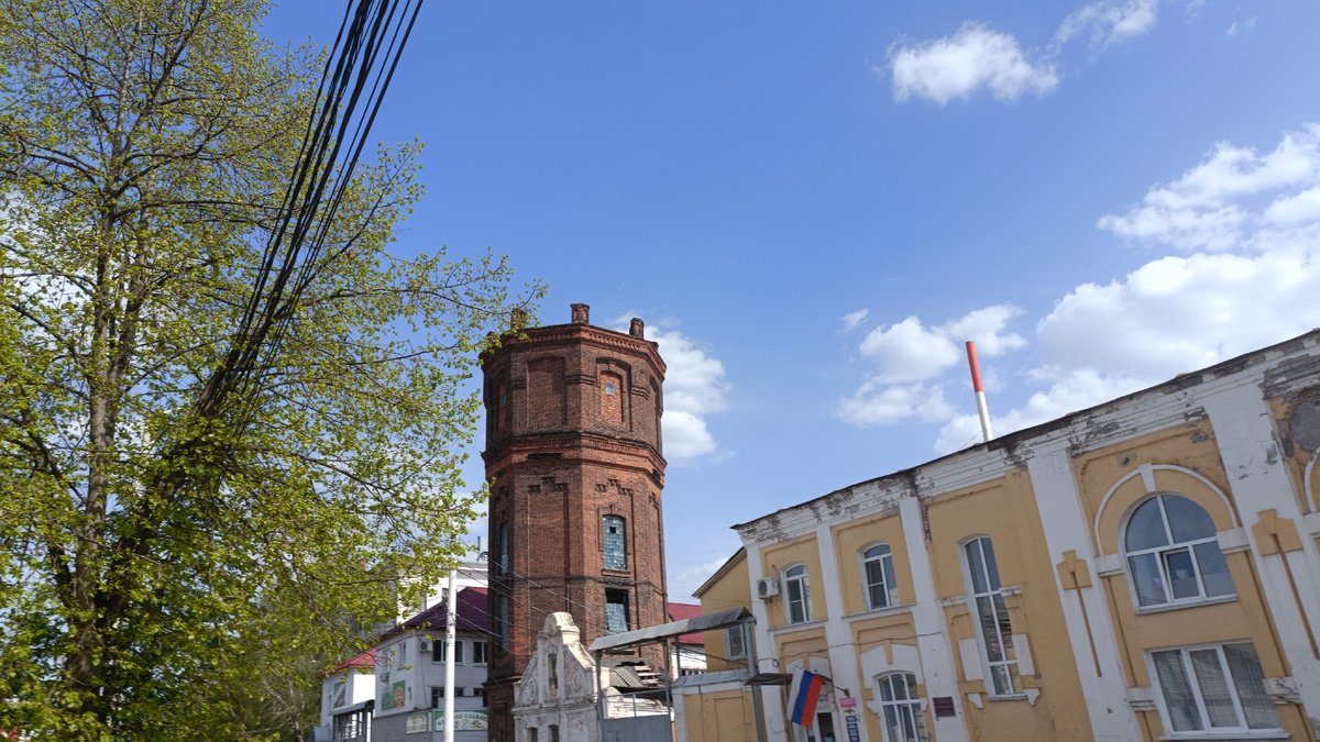 Водонапорная башня на улице Революционной в Мичуринске, фото автора.