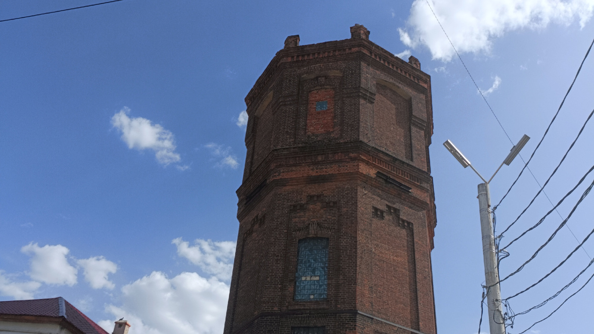 Водонапорная башня на улице Революционной в Мичуринске, фото автора