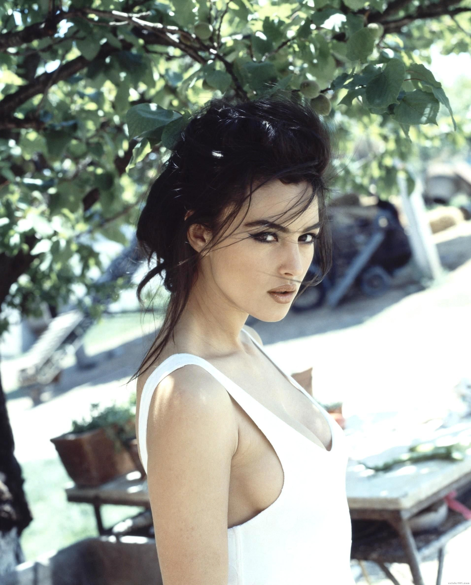 Моника Белуччи