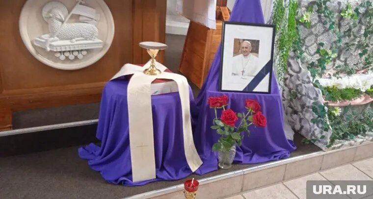 Вторая месса в церкви пройдет в день захоронения Папы. Фото: Ольга Снопкова © URA.RU