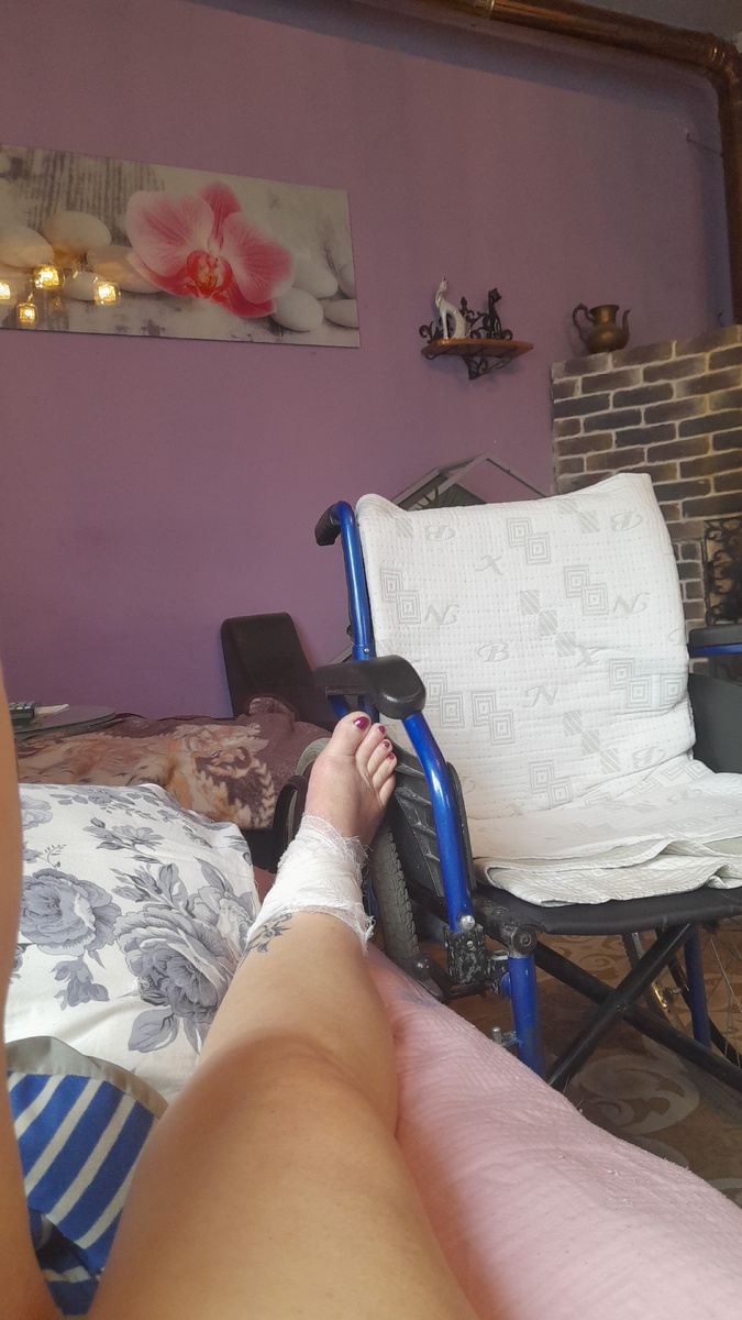 Лежу, а ходить нужно...