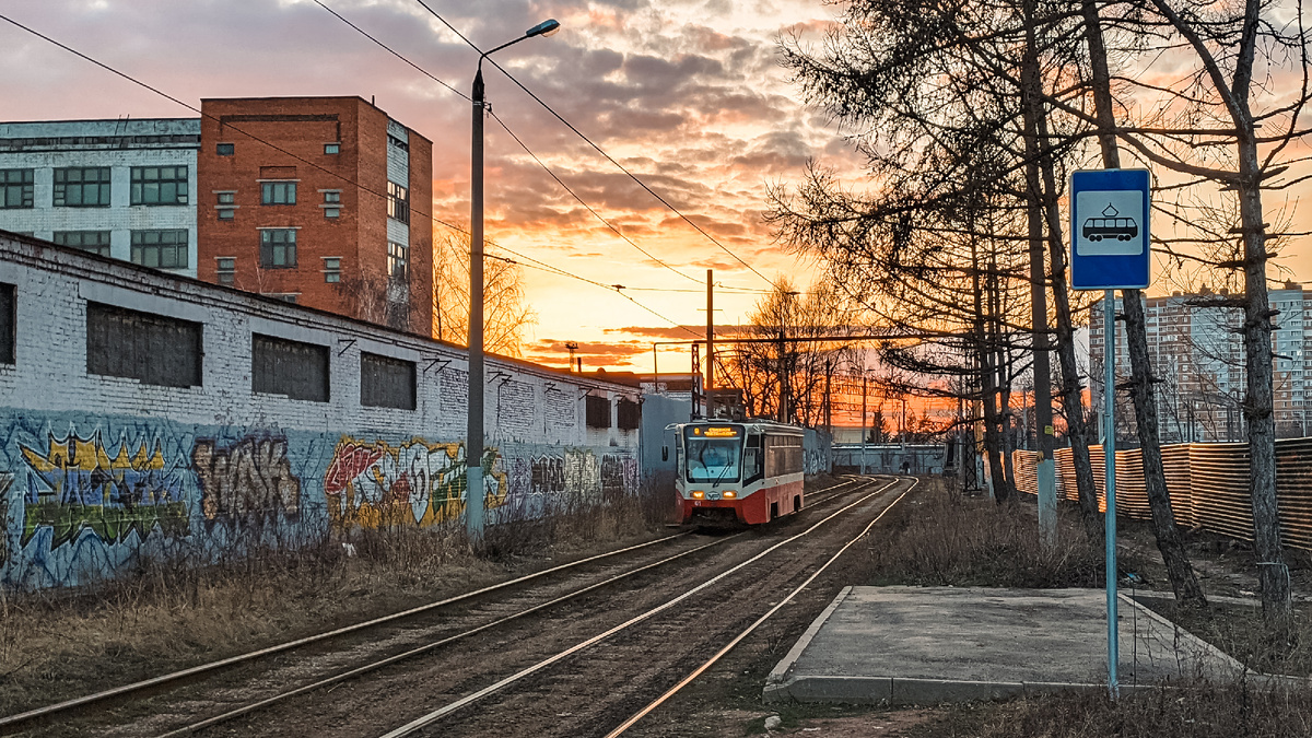 Каждый закат — как новый маршрут. Даже знакомая улица кажется другой.