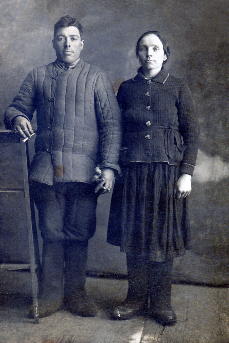На фото - Зубков Матвей Филдиппович с женой Нечаевой Натальей Терентьевной. Примерно 1930 год