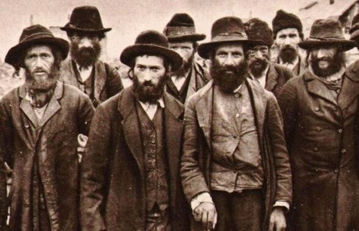 Чем грекам помешали евреи настолько, что они стали первыми погромщиками в Российской империи