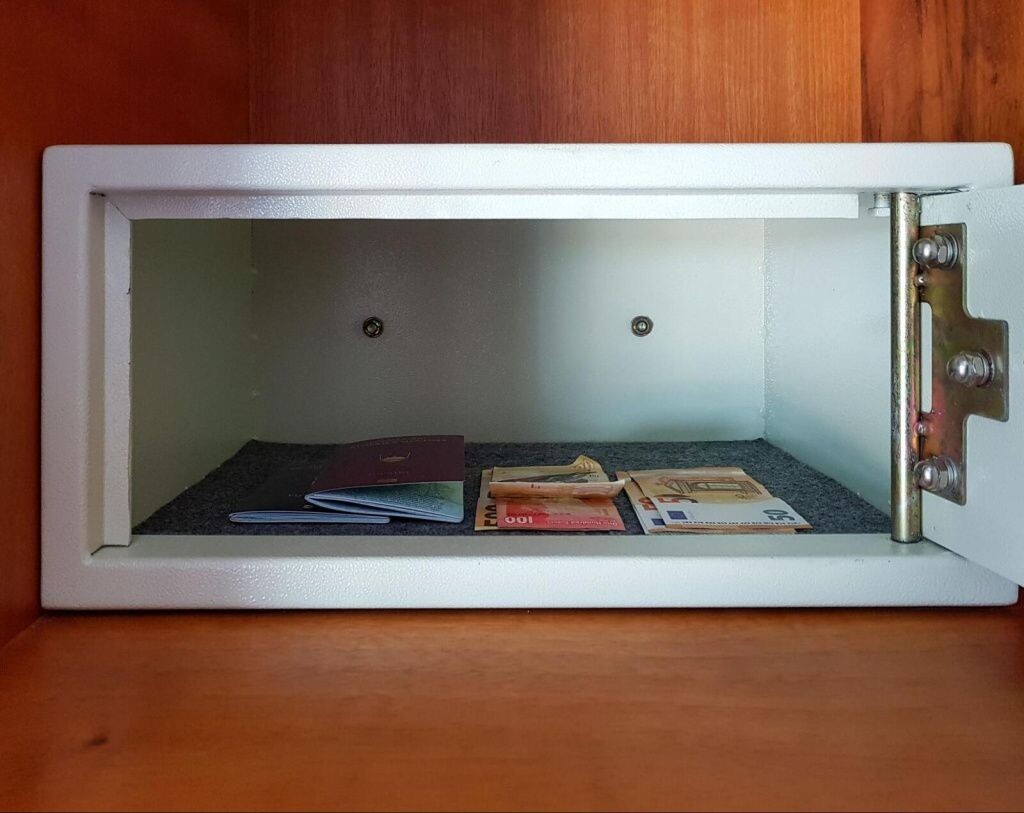    7 мест в квартире где воры не найдут ваши деньги даже с металлоискателем