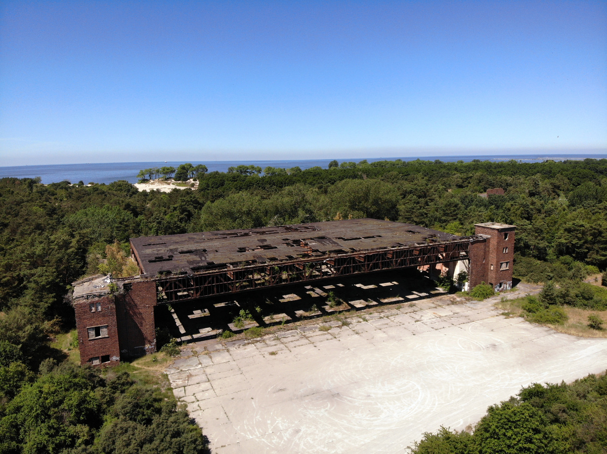 Ангары аэродрома