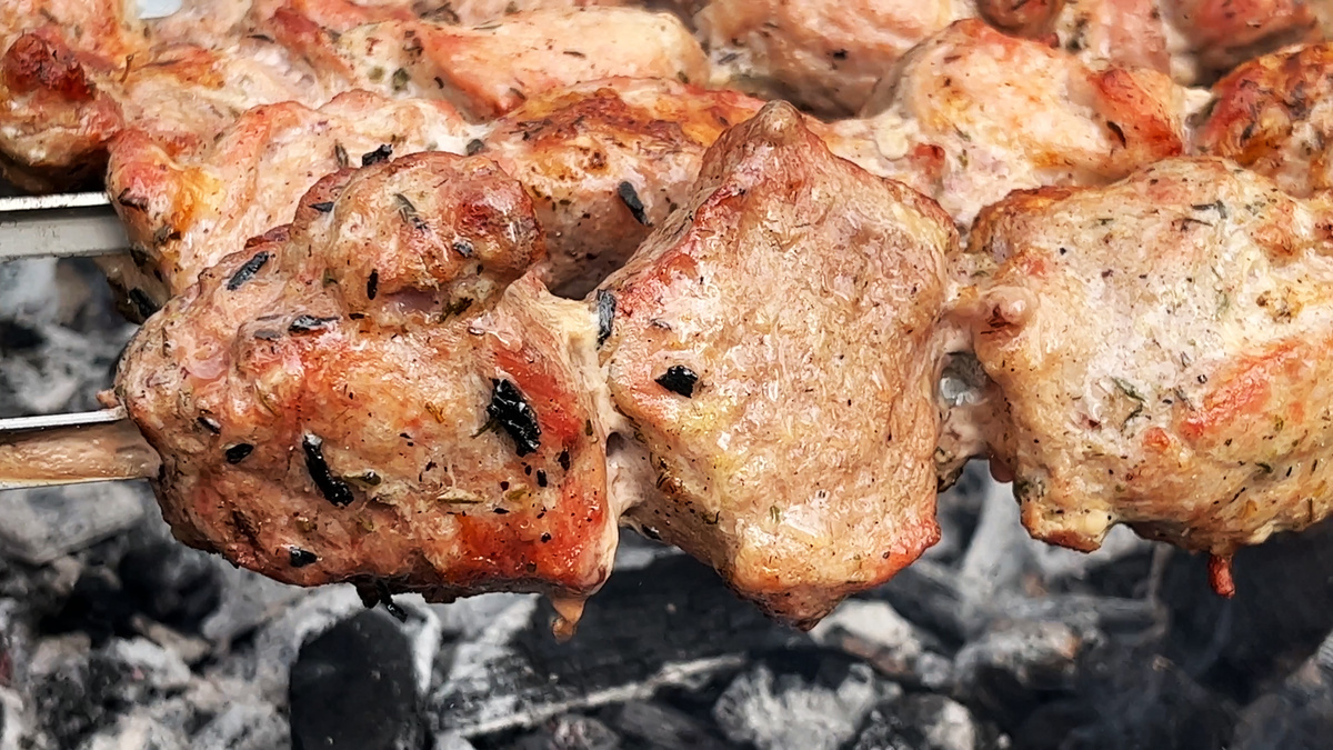 Шашлык из свинины почти готов