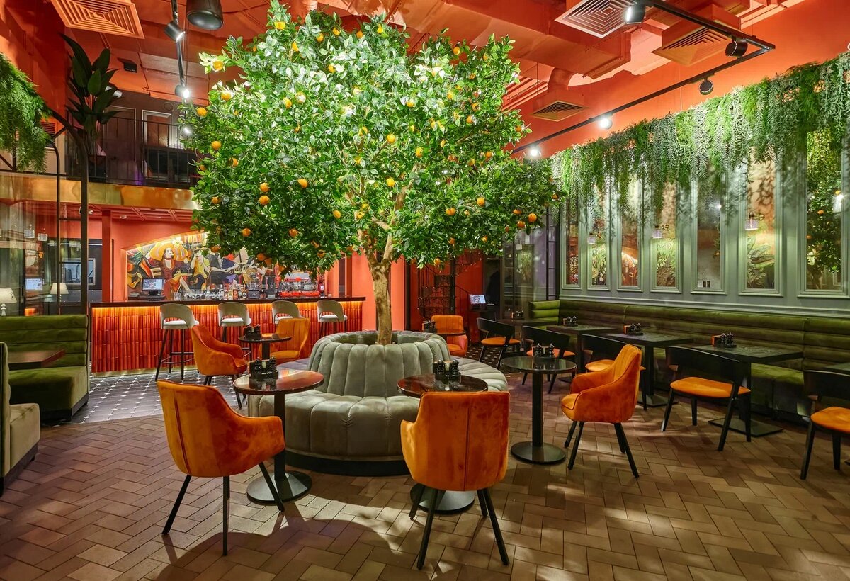 В рестобаре «Мандарин» Вы можете сбежать от реальности в райский уголок под плодами мандаринового дерева.