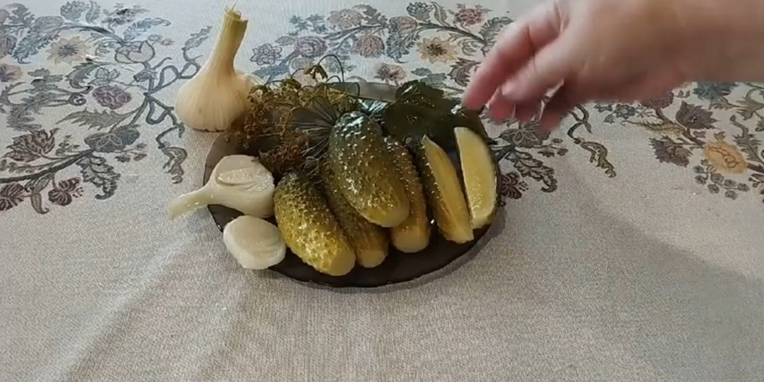 Малосольные хрустящие огурцы. Самый простой рецепт. Меньше суток.